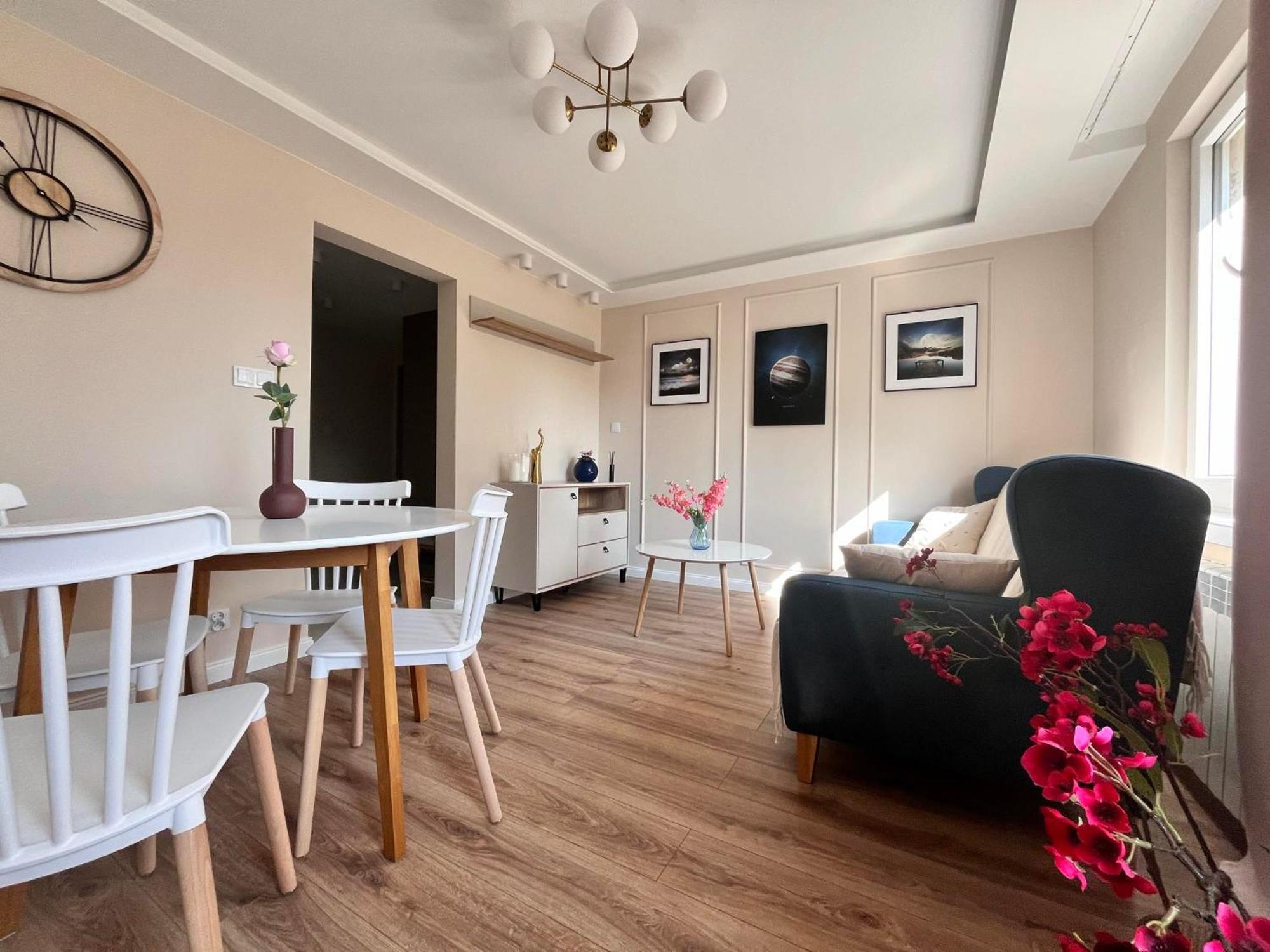 Prestige Apartment Bohaterow Warszawy كيلتشي المظهر الخارجي الصورة