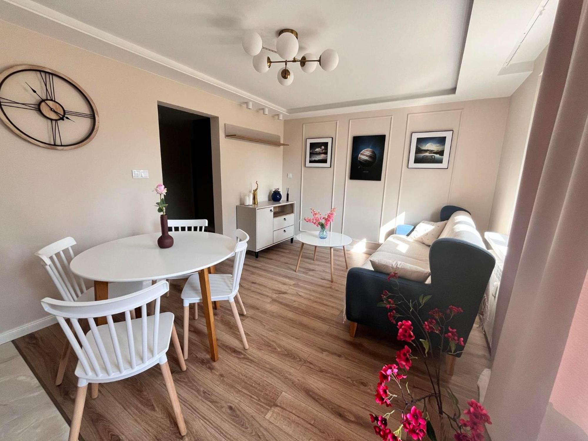 Prestige Apartment Bohaterow Warszawy كيلتشي المظهر الخارجي الصورة
