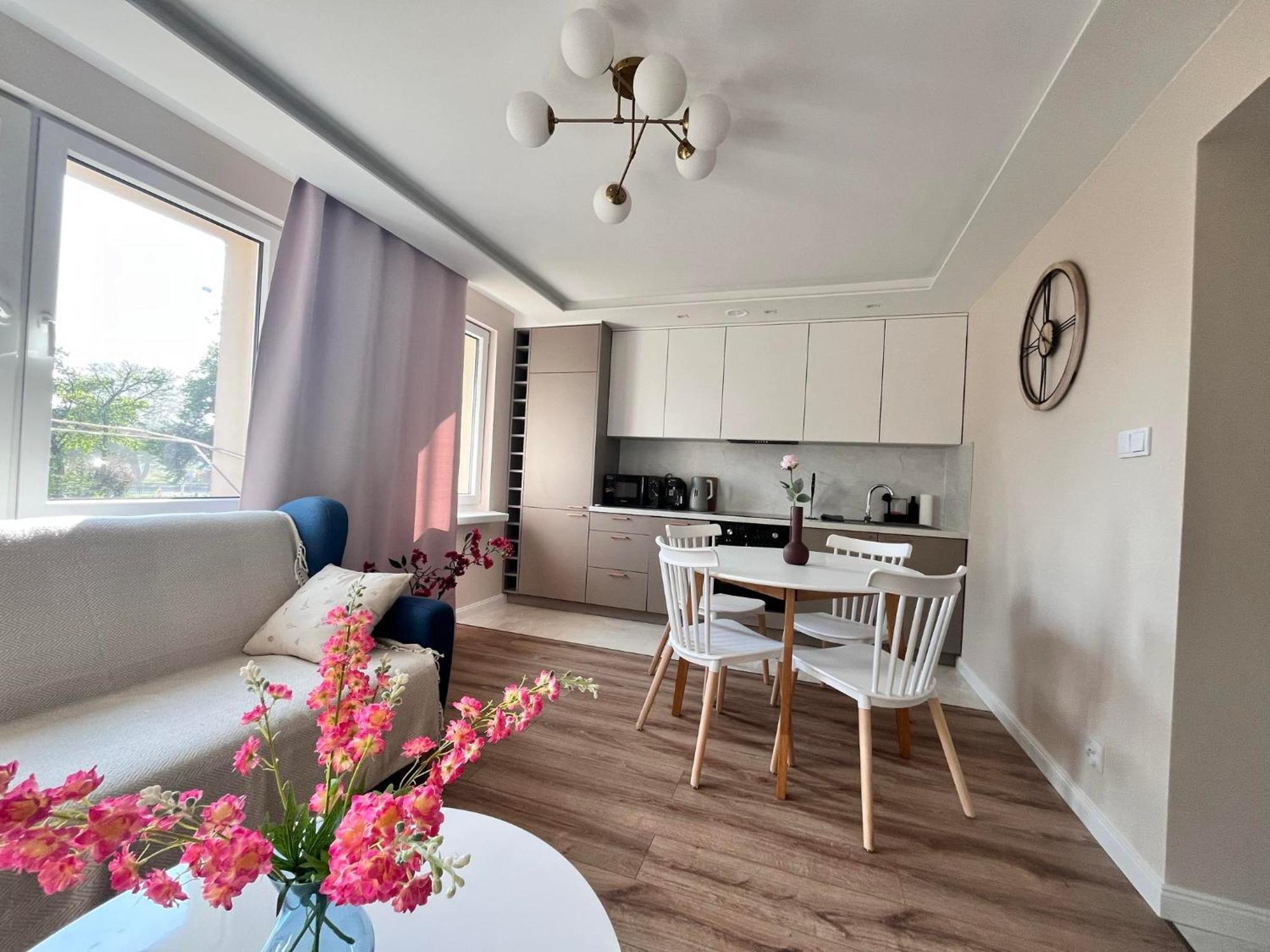 Prestige Apartment Bohaterow Warszawy كيلتشي المظهر الخارجي الصورة