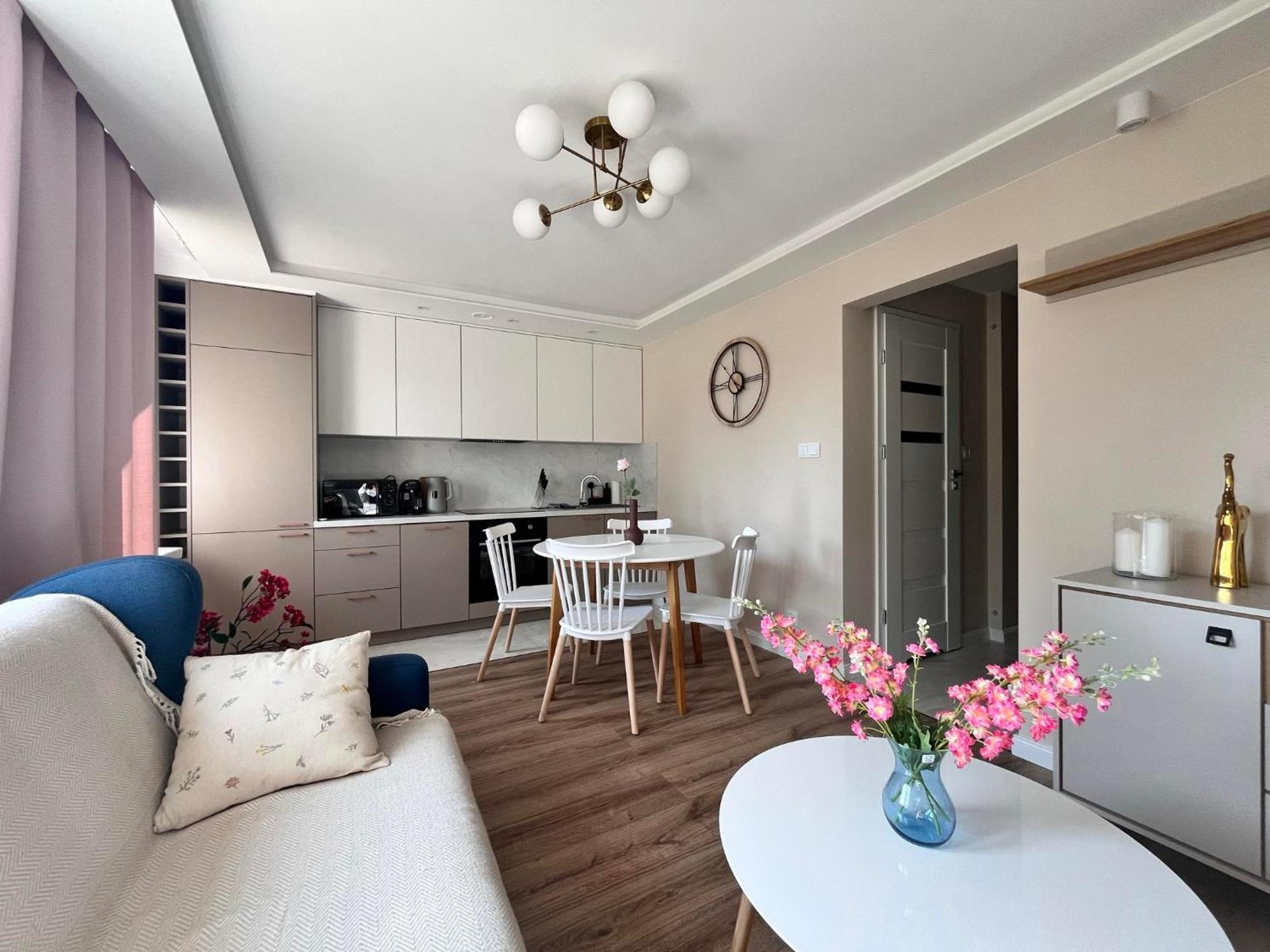 Prestige Apartment Bohaterow Warszawy كيلتشي المظهر الخارجي الصورة